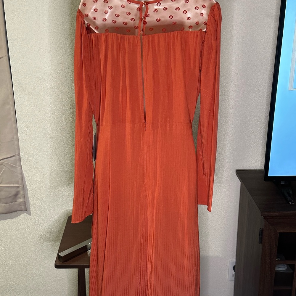 NWT Perfect Fall Dress! Color, length and details are on trend for Fall 2023 🍁 - Picture 8 of 8